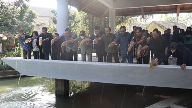 UM Gelar Penuangan Eco Enzyme dalam Rangka Hari Lingkungan Hidup