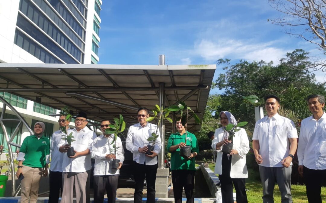Komitmen Lestarikan Lingkungan, LPPM UM Gencar Tanam Pohon di Hari Bumi