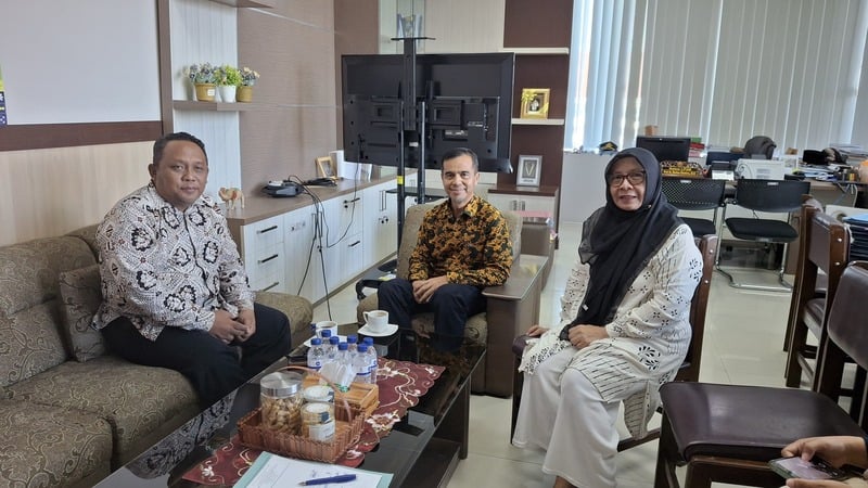 Dukung Swasembada Pangan, Dispertapan Trenggalek Salurkan Bibit Ubi Jalar ke LPPM UM