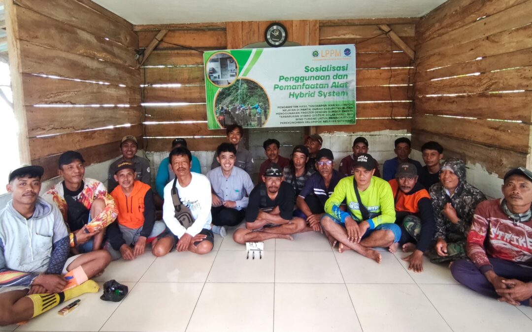 TIM PENGABDIAN PUSAT SAINS DAN REKAYASA (PSR) LPPM UM DORONG OPTIMALISASI FREEZER BERBASIS ENERGI TERBARUKAN UNTUK KELOMPOK NELAYAN DI PANTAI GURAH