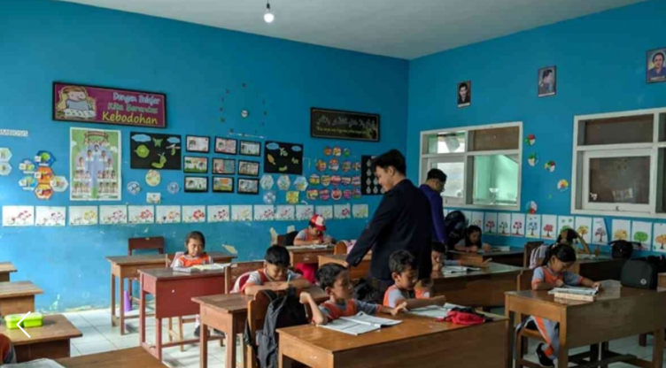Tingkatkan Pembelajaran Melalui Literasi Digitas Berbasis ChatGPT pada Siswa SDN 02 Purworejo oleh Mahasiswa KKN UM