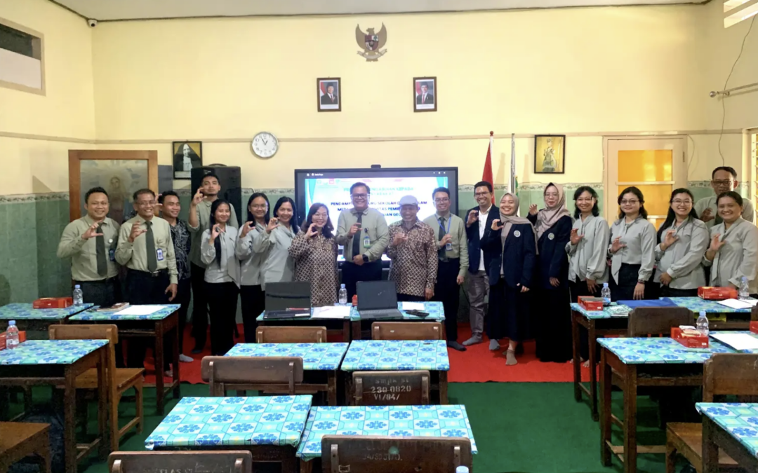 Tim Penelitian dari PGK LPPM UM Latih Guru SDK Sang Timur Malang Manfaatkan GeoGebra untuk Pembelajaran Matematika Interaktif